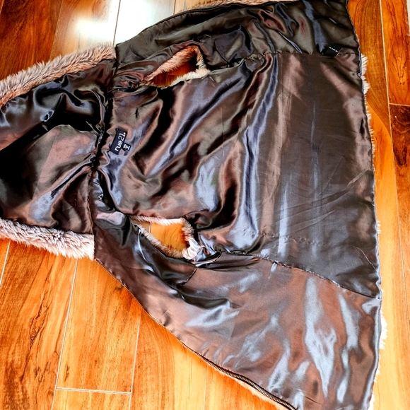 RUE 21 Faux Fur Zippered Hooded Vest - Size S/M - Picture 5 of 10